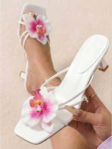 Hoa màu trắng và hồng đỏ