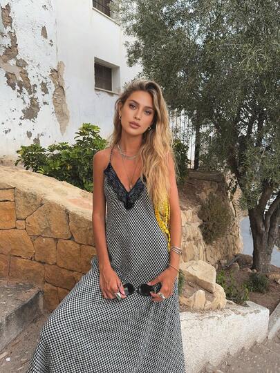 Vestido largo elegante y casual de moda clásica de cuadros en blanco y negro para primavera/verano - Detalles de encaje en contraste, escote en V profundo, tirantes de espagueti, corte holgado, dobladillo en línea A estilo bohemio retro