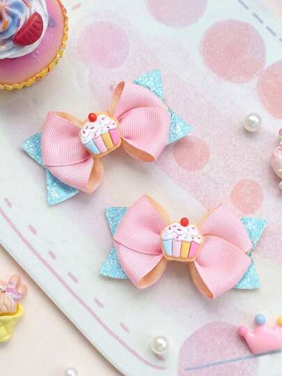 2 Pcs Color-Blocked Sweets Cupcake Bow Hair Clips For Girls, Pink & Blue Contrast + Dessert-Themed Design With 3D Cupcake Embellishments. Sweet Headwear For Daily Commutes, Afternoon Tea With Friends, Date Outfits. Pairs Perfectly With Girly Dresses, Casual T-Shirts, And Sweet Suspenders Skirts. High-Quality Aesthetic Hairpin For Spring & Summer Daily Wear,Birthday Party Perfect Girly Hair Accessory.