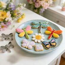 3 piezas Cortadores de galletas con forma de flor de primavera y mariposa, moldes de acero inoxidable con forma de girasol, tulipán, mariposa y abeja para hornear, herramientas de repostería casera DIY para galletas, fondant y decoración de pasteles - Ver 10
