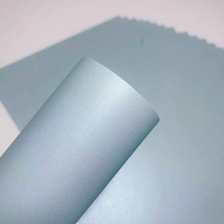 Pacote com 15 folhas de cartolina azul-clara perolada dupla face, papel artesanal multiuso, papel decorativo, tamanho A4 (29,7 x 21 cm), 250 g/m², ideal para recortar e fazer cartões, decorações para o Halloween, Natal e festas. - 15 folhas de papel perolado azul claro - Ver 1