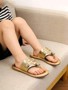 1双儿童时尚休闲可爱防滑户外金属扣凉鞋，儿童沙滩拖鞋 - 金色 - 查看 5
