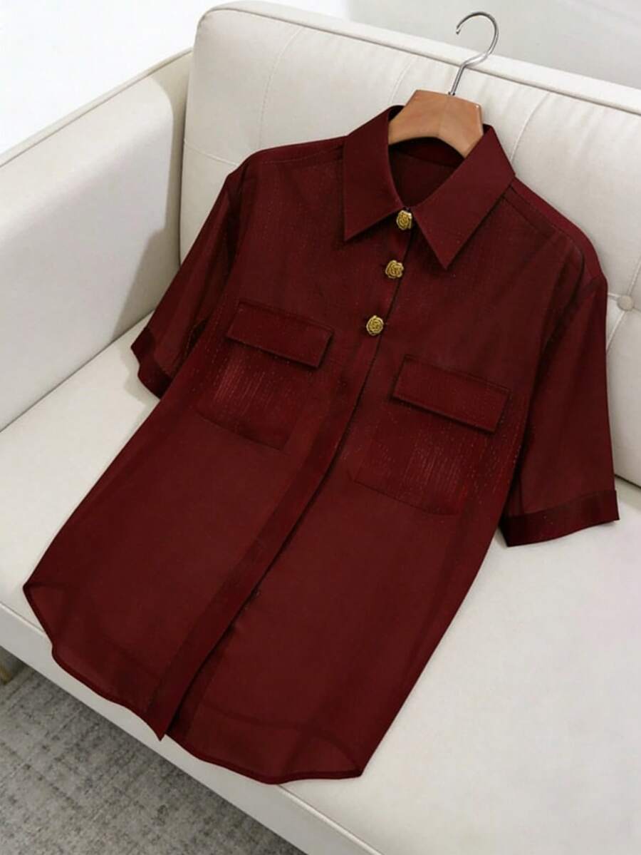 休闲纯色玫瑰金纽扣女式衬衫，轻盈透气短袖翻领上衣，适合日常通勤和夏季穿着 - 酒紅色 - 查看 1