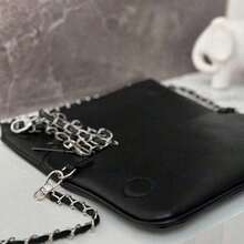 ZVv's New 2026 Women's Envelope Bag, With Chain Tassels, A Small Square Shoulder Bag In A Retro Casual Style, Featuring A Diamond-Studded Wing-Shaped Chain, Is An Essential Fashion Accessory For Banquets, Parties, Shopping, And Dates. - 經典黑色 - 查看 3