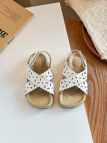 1双女童白色镂空蕾丝交叉凉鞋，软底防滑学生鞋 - 米色 - 查看 1