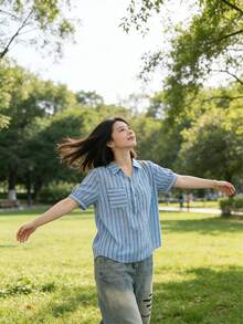 女士条纹休闲短袖纽扣衬衫（夏季款） - 淺色蘭色 - 查看 3