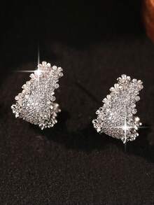 1 Pair Luxury C-Shape Floral Cubic Zirconia Stud Earrings, French Retro Wedding Earrings, Suitable For Women's Daily Wear And Various Occasions - White - View 10