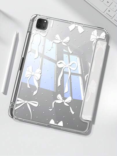 这款双面透明亚克力水晶后盖采用可爱的卡通白色波点蝴蝶结设计，具有良好的减震效果，适用于iPad第7、8、10代（10.2英寸），内置笔槽，支持睡眠/唤醒功能，是理想的礼物之选。