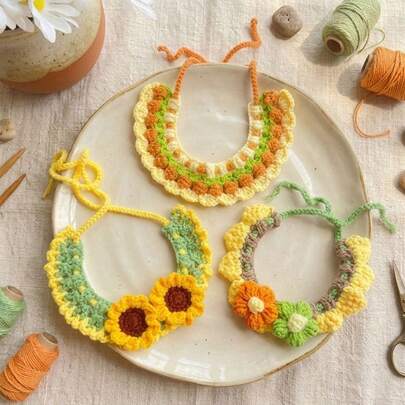 新款手工钩织项圈，饰有蜜蜂、花朵和郁金香图案。可爱宠物项圈，猫咪配饰，狗狗项圈。尺寸可调节，非常适合宠物拍照，也是一份很棒的宠物礼物。