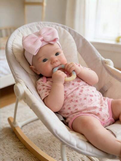 18英寸全硅胶重生娃娃，血管清晰可见，解剖结构精准，女婴造型，重量与真婴儿相仿，是孕妇和娃娃爱好者的理想礼物。