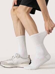 1/2 Pairs Thick Terry Cushion Sports Socks, Elite Basketball Socks, Breathable Men's Crew Length Socks, Seamless Athletic Running Socks - Black and White - View 5