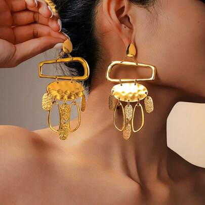 2只几何镂空流苏椭圆形锤纹金属金色耳环，适合派对、晚宴、日常穿搭搭配