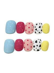 10片装，名为“星光斑斓迷雾”。这款美甲完美融合了乳蓝色、亮红色、柔粉色、奶油白色和阳光黄色，点缀其间的圆点和奶牛纹细节如同灵动的星辰般跃然于对比鲜明的底色之上，打造出梦幻般的高级时尚造型。 - 彩色 - 查看 1