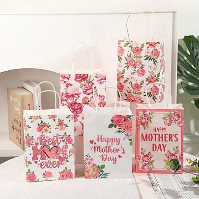5个母亲节牛皮纸礼品袋，粉色和白色玫瑰印花，印有“母亲节快乐”和“最好的妈妈”字样，优雅手提袋套装，适合派对礼物和节日庆祝活动。