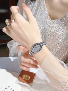 女士腕表，金色表盘，经典椭圆形表壳，罗马数字表盘，适合日常佩戴、商务场合或作为节日礼物。 - 均碼 - 查看 12