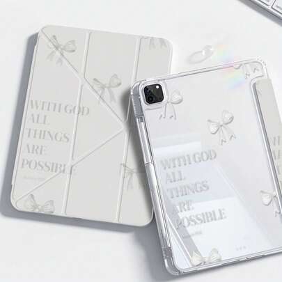 一款可爱的卡通白色蝴蝶结字母图案双面亚克力透明水晶后盖，具有防震功能，适用于 iPad 第 7、8、10 代（10.2 英寸），内置笔槽，支持睡眠/唤醒功能，是理想的礼物之选。