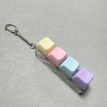 1 pièce Boîte sensorielle à quatre touches, cadeau parfait pour les amis et la famille, soulage la pression des doigts, jouet apaisant pour l'ouïe, convient pour les cadeaux de fête, les bas de Noël, les faveurs de fête, les blagues, la décoration de bureau, la décoration de voiture, les porte-clés, la décoration de l'aquarium et les cadeaux de Père Noël blanc - Multicolore - Voir 4