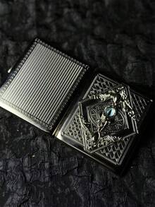 Hộp đựng thuốc lá kim loại thủ công dòng Dark Series | Thiết kế ren tam giác 3D và họa tiết Cyclops | Hộp đựng chịu áp lực ngoài trời | Dung tích: 20 điếu thuốc | Quà tặng sinh nhật - 1 cái - Mắt Quỷ - Xem 3