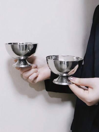 1个不锈钢冰淇淋杯，奶昔杯，水果碗，圆形冰沙杯，甜点杯，适合盛放水果和小吃，也适合家庭聚会、下午茶和办公使用，是馈赠亲友的理想之选。