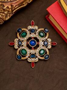 A Vintage Hollow Design Niche Exaggerated Luxurious High-End Jewelry Brooch | The Perfect Accessory For Palace-Style Outfits. The Collision Of Vintage Metal Texture And Noble Medal Feel Easily Becomes The Eye-Catching Highlight Of Evening Galas, Retro Parties, And Art Gatherings, An Essential Luxury Accessory For Those Pursuing A Vintage Elegant Style. - Brooch - View 3