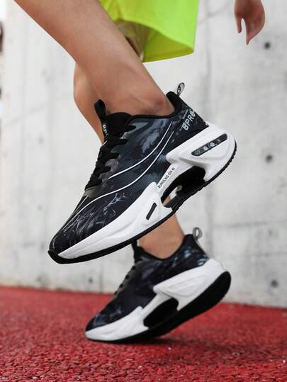 L.S.W.P 专业马拉松跑鞋，采用碳板技术——轻盈缓震，防滑TPU/橡胶外底，透气白紫渐变设计，适合马拉松、健身房、训练，男女老少皆宜，四季皆可穿着。