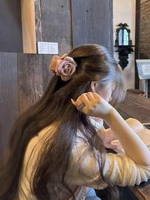 1件女款手工緞面玫瑰花髮夾，大尺寸3D花朵透明醋酸板髮夾；可選粉色、米色、淺紫色。抓力牢固，適用於半紮髮、盤髮、盤髮造型，適合婚禮、派對、度假，亦可作為禮物 - 彩色 - 查看 3