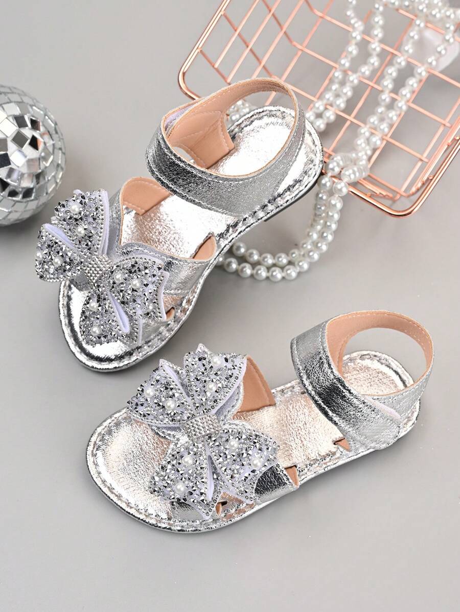 2026夏季女童公主凉鞋，银色水钻珍珠大蝴蝶结，儿童软底防滑运动鞋 - 銀色 - 查看 1