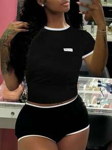 LovelyWholesale Bộ đồ nữ gồm áo thun ngắn tay cổ tròn in chữ và quần short, kiểu dáng thường ngày, màu đen, thích hợp mặc mùa hè. - màu đen - Xem 9