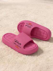 Unisex Thick-Sole Slide Sandals – Minimalist Letter Print Design, One-Piece EVA Soft Non-Slip Shock-Absorbing Sole, Quilted Texture Cloud-Like Comfort, Dual-Use For Home & Outdoor Wear, Fashion Slide Slipper Item - Hồng đỏ - Xem 2