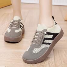 Women's Flat Shoes, Available In Plus Sizes, Featuring A Thick Sole And Lace-Up Design. The Lightweight, Breathable Mesh Upper Is Slip-Resistant And Shock-Absorbing, Easy To Clean, And Has A Casual Style Suitable For Everyday Wear, Running, Fitness, Travel, And Shopping. Also Suitable As Women's Tennis Shoes, Women's Athletic Shoes, And As A Women's Day And Mother's Day Gift. - 白色 - 查看 4