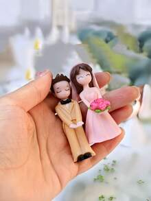 1 Set Resin Couple Figurine Miniature Ornament, Hand-In-Hand Garden Sculpture For Valentine's Day, Wedding Ceremony, Photography Prop, Bouquet Couple Miniature Plastic Decor - Multiple Styles - View 3