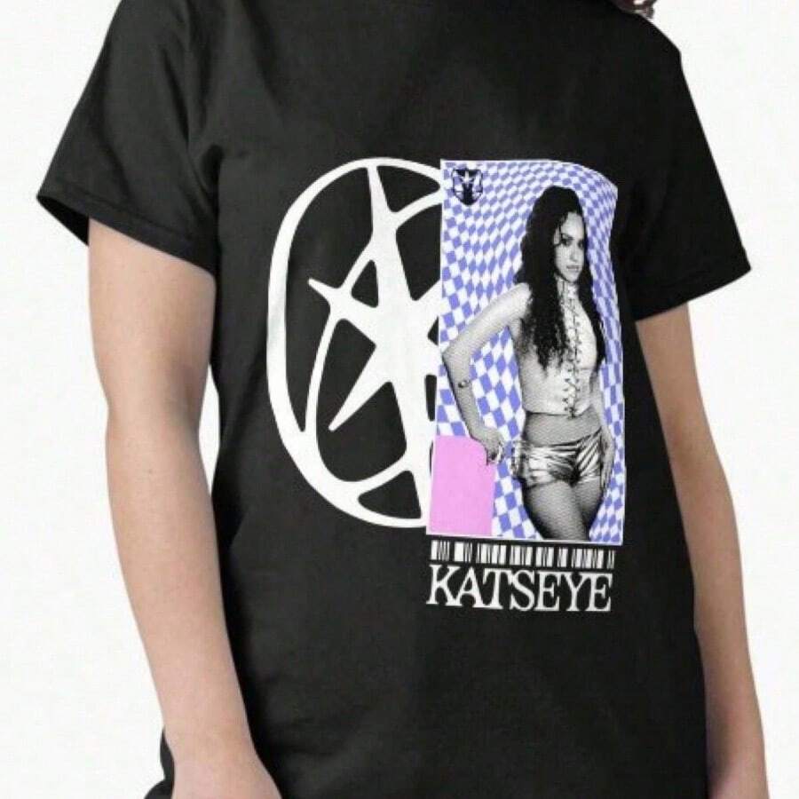Camiseta estándar de la industria KATSEYE - Negro - Ver 1