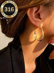 Khuyên tai vòng lớn kiểu Âu-Mỹ tối giản, thép không gỉ 316 mạ vàng 18K không phai màu, không gây dị ứng, giúp thon gọn khuôn mặt, kiểu dáng chuyên nghiệp, hình chữ C lớn mạ vàng, sang trọng nhẹ nhàng, đa năng, phù hợp cho hẹn hò và đi làm, trang sức mùa hè đi biển, hoàn hảo cho kỳ nghỉ biển, du lịch, đeo hàng ngày cho phụ nữ, phối đồ, hẹn hò và dự tiệc. Lý tưởng để đeo hàng ngày và là món quà tuyệt vời cho bạn bè nữ. - Khuyên tai vòng đơn giản - Xem 9