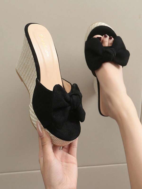 Bow Tie Wedge Slide Sandals, Made Of Velvet Material With Woven Wedge Heel, Sweet And Tall. The Large Bow Tie Decoration Adds A Girly Touch, Open Toe Design Is Breathable And Comfortable, Suitable For Summer Outfits. Whether Paired With A Dress Or Casual Pants, It Can Easily Create A Gentle And Fashionable Look, An Essential Item To Enhance Your Elegance.