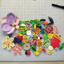 一套260条衍纸条，优质纸质，26种彩虹渐变色，尺寸39厘米*0.5厘米，柔韧易卷，是DIY工艺品、装饰画和手工艺品的理想之选，也适用于课堂教学、婚礼派对和节日装饰。 - 彩色 - 查看 4