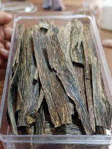 15克越南沉香木片，高含油量天然沉香，独特香气，持久留香，可作熏香，100%纯天然无添加剂，油润饱满，香气浓郁，优质沉香，适用于电子香薰机，有助于放松身心、集中注意力、瑜伽练习、招待客人，亦可作为礼品。 - 沉香片 - 查看 3