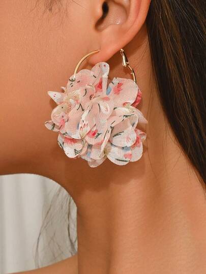 1 Pair Elegant 3D Fabric Petal Earrings For Women (Floral Pattern Random)