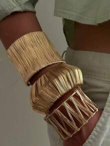 Punk Hip-Hop Water Drop Wide Bracelet, Personalized Matte Bracelet, Exaggerated Alloy C-Shaped Bracelet, Geometric Spring Bracelet, Alloy Bracelet Accessories - Gold - View 1