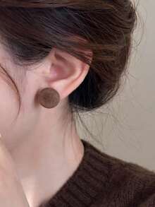 1 Đôi bông tai đinh tán tròn hình học tối giản, thời trang, đa năng, phù hợp cho nữ giới đeo hàng ngày và trong các dịp lễ hội. - Hình tròn hình học - Xem 3