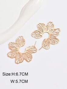 1 Đôi bông tai kim loại rỗng hình hoa, kiểu dáng cổ điển, thích hợp để đeo hàng ngày và đi nghỉ mát. - Vàng - Xem 4