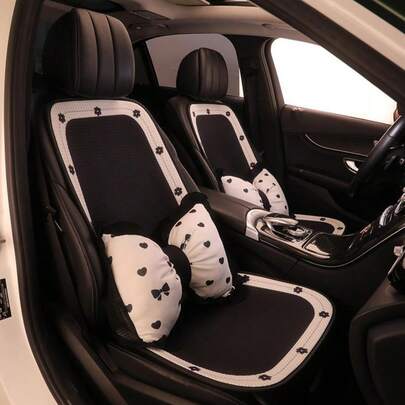1 chiếc đệm ghế ô tô bằng lụa họa tiết hoa, phù hợp với mọi loại xe, dành cho nữ, dùng được cả bốn mùa.