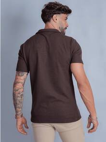 CAMISETA POLO ITALIANA DE TRICOT COM ELASTANO - Marrom - Visão 3