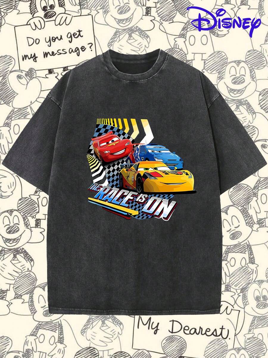 The Disney Cars "The Race Is On" Lightning McQueen Washed T-Shirt Is An Officially Licensed, Stylish Cartoon-Themed Short-Sleeved T-Shirt For Men, Made Of Pure Cotton With A Washed Finish. Soft And Breathable, It Makes A Great Gift For Disney Fans. - Noir - Voir 1