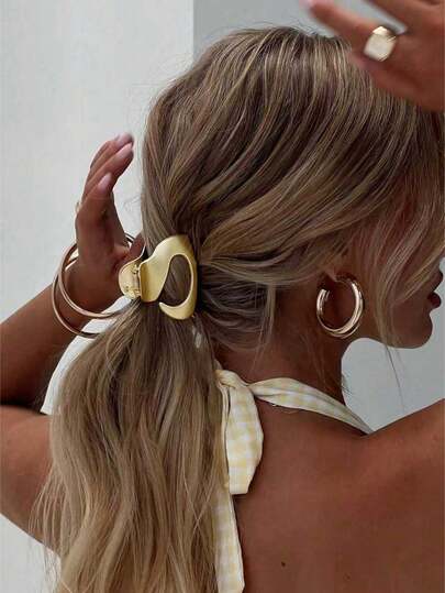 1个不对称金属爪形小发夹，女士发饰，优雅发夹，适合冬季、夏季、海滩、度假等场合。