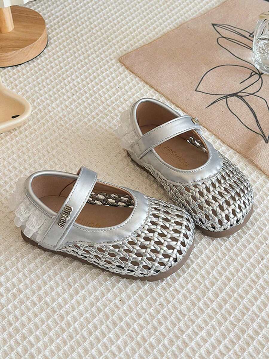 1 đôi sandal khoét lỗ thời trang cho bé gái/trẻ nhỏ, kiểu dáng thường ngày, dự tiệc/đeo quai, chất liệu lưới thoáng khí, giày bệt trẻ em, màu mơ phong cách bohemian, trang phục dự tiệc lễ hội âm nhạc.