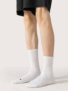 1/2 Pairs Thick Terry Cushion Sports Socks, Elite Basketball Socks, Breathable Men's Crew Length Socks, Seamless Athletic Running Socks - Black and White - View 3