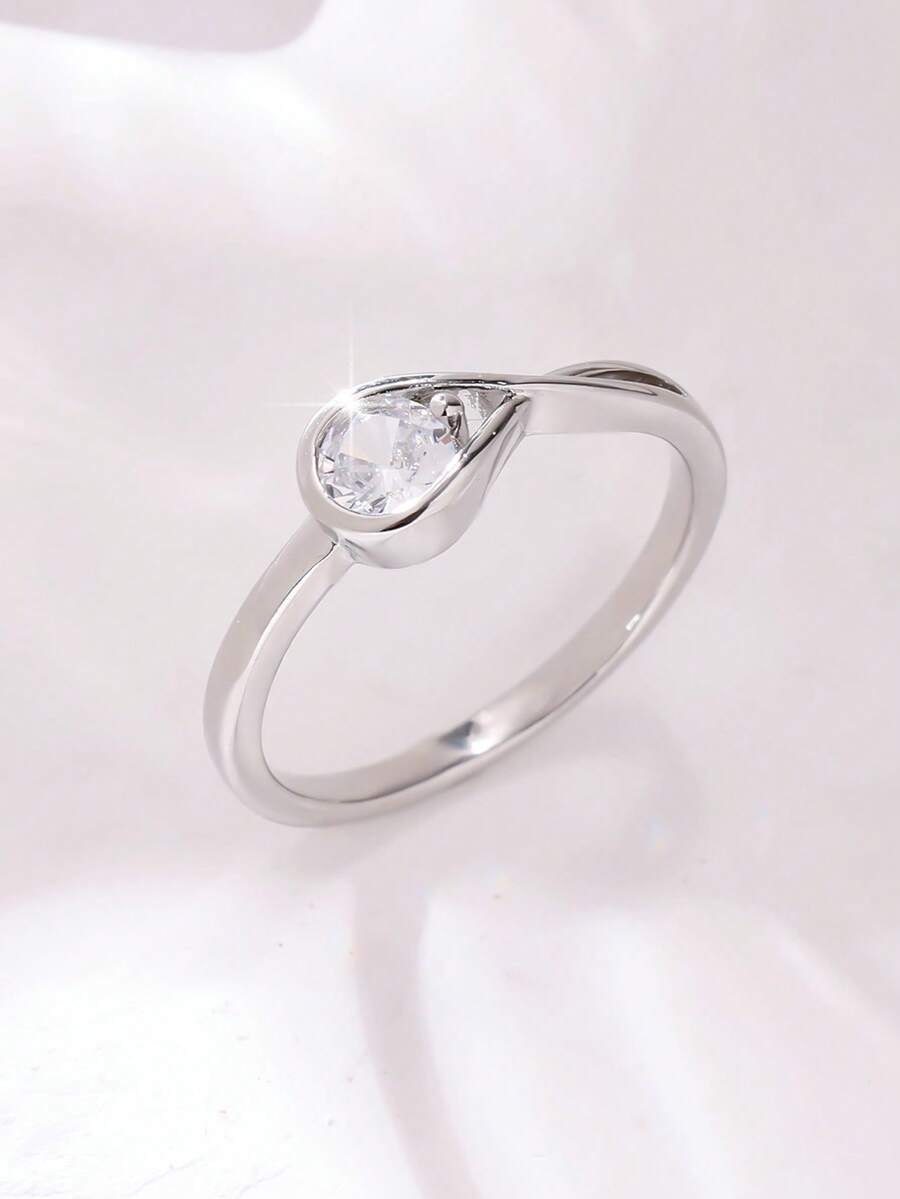 1枚女士优雅闪亮圆形立方氧化锆戒指，适合订婚、周年纪念、承诺、婚礼、生日、圣诞节、感恩节、情人节等场合佩戴。 - 銀色 - 查看 1