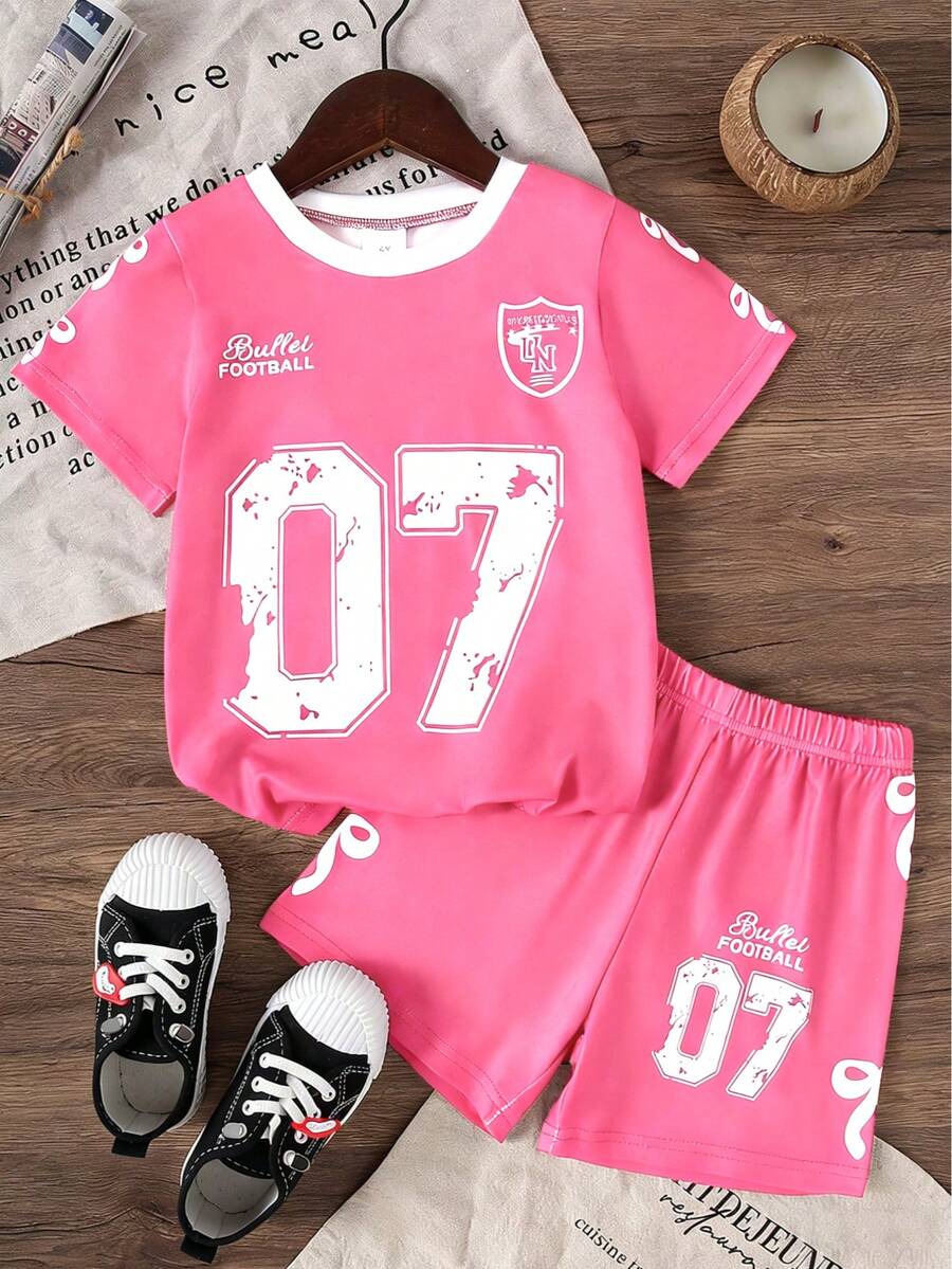2件套女童休闲运动风“足球”字母数字蝴蝶结印花柔软针织短袖T恤和短裤套装，适合户外穿着，春夏款 - 玫紅色 - 查看 1