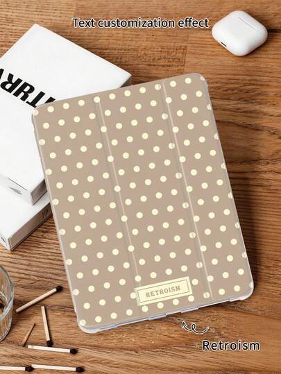 1pc Transparent Pencil Slot 3-Fold Brown Polka Dot Painted Tablet Case, Customizable Text, Clear Color Printing, Suitable For IPad 10th/11th/10.2/10.5/Air4/Air5/10.9/Pro 11/Air 11-In.(M2)-2024/Pro 11-In.(M4)-2024/ Air 11-Inch (M3) 2025/ (A16) 11 Inch 11th Generation 2025 Mini6/Mini7/Air1/Air2/9.7/Mini4/Mini5, Tab A8 10.5 Inch 2022, TPU Soft Edge Protection, Built-In Pencil Slot, 3-Fold Stand, Magnetic Sleep/Wake, Personalized Creative Fun Cute 3-Fold Tablet Case For IPad, Product Does Not Include Pen