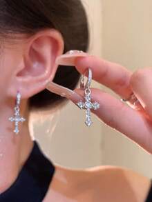 1 par de pendientes de aro con cruz incrustados de brillantes, elegantes y versátiles, de estilo de nicho de lujo para mujeres - Plateado - Ver 5